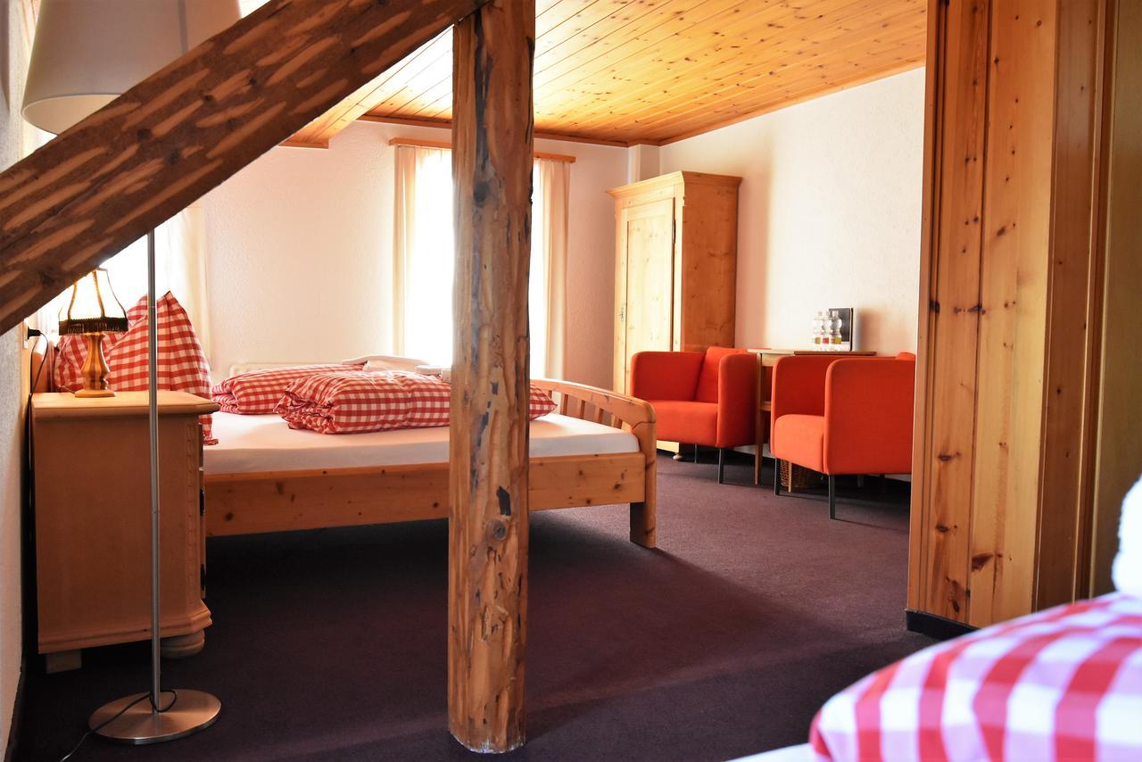Alpina Lodge Bed & Breakfast Чирчен Экстерьер фото